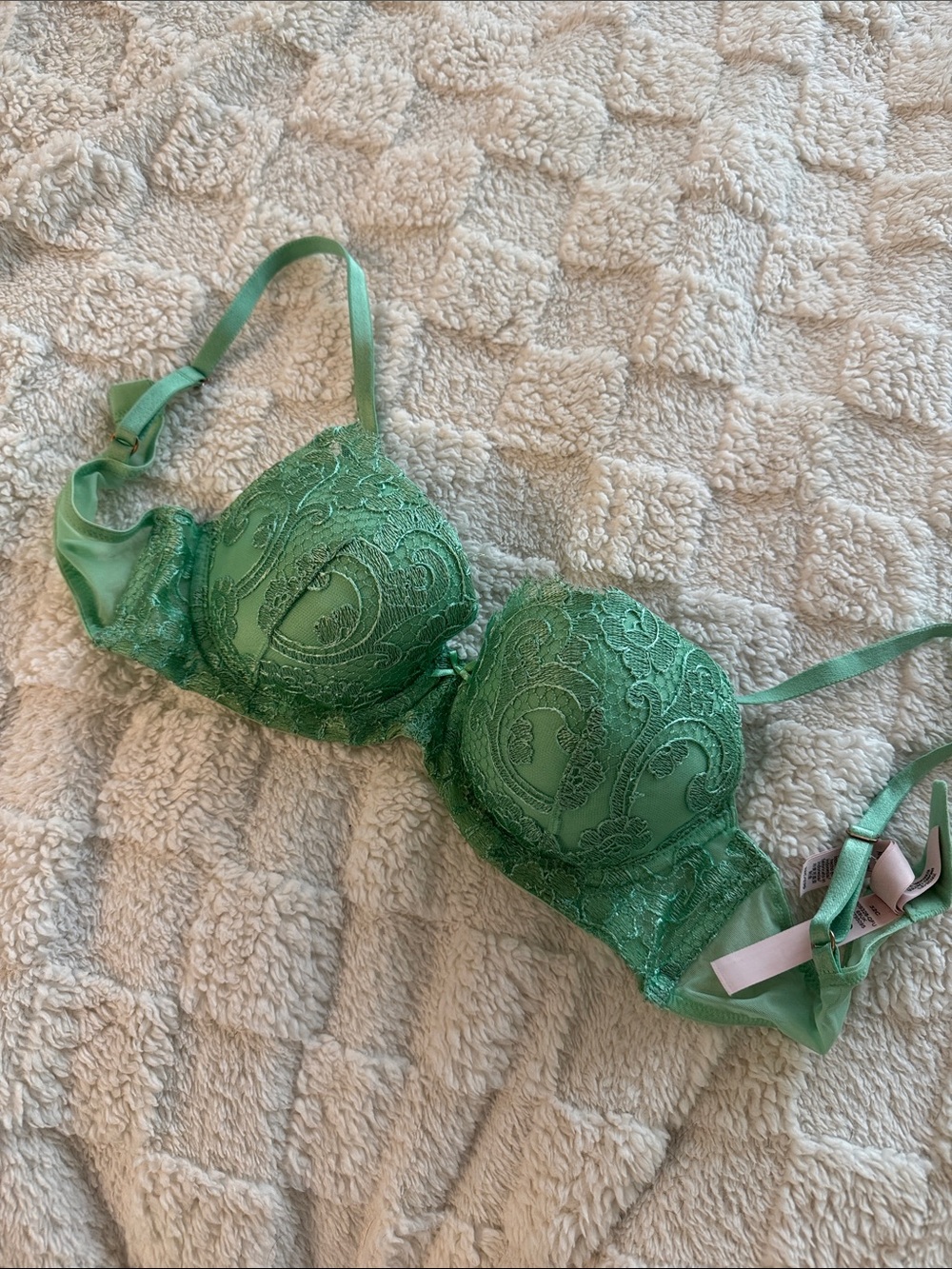 Victoria's Secret Green Lace Underwire Bra with Embroidered Detail